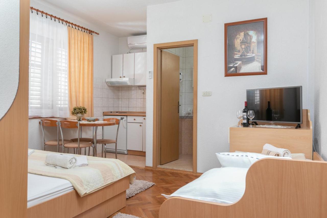 Apartments Barba Tučepi Exteriör bild